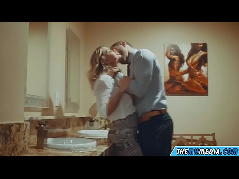 ❤️ Бүкіл аққұба сізді қоғамдық дәретханада азғырғанда Секс видео бойынша порно kk.123sex.ru ❌️❤